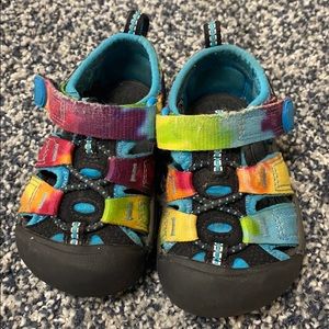 Worn Rainbow Keens Toddler Size 4